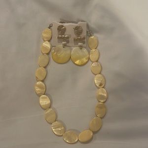 Yellow gold matching necklace earring set